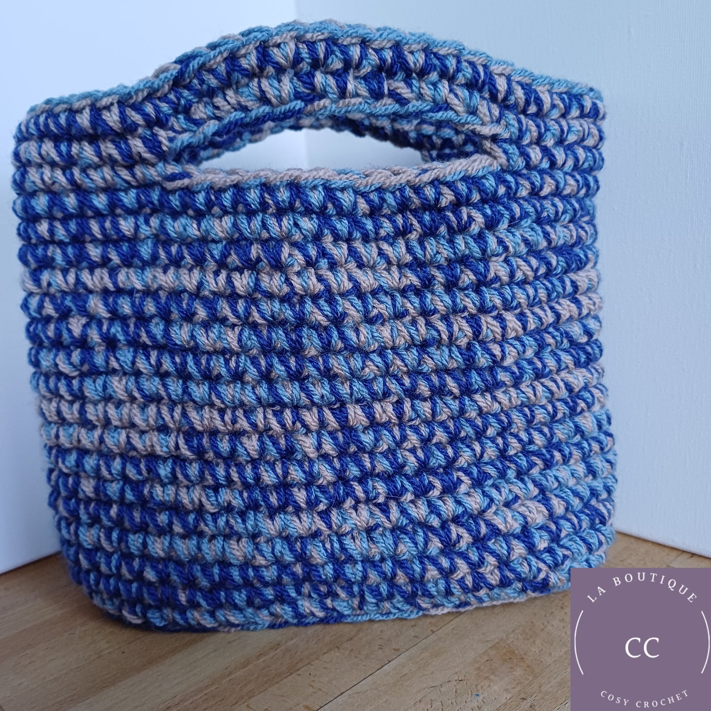 Panier sac déco cœurs bleu et beige