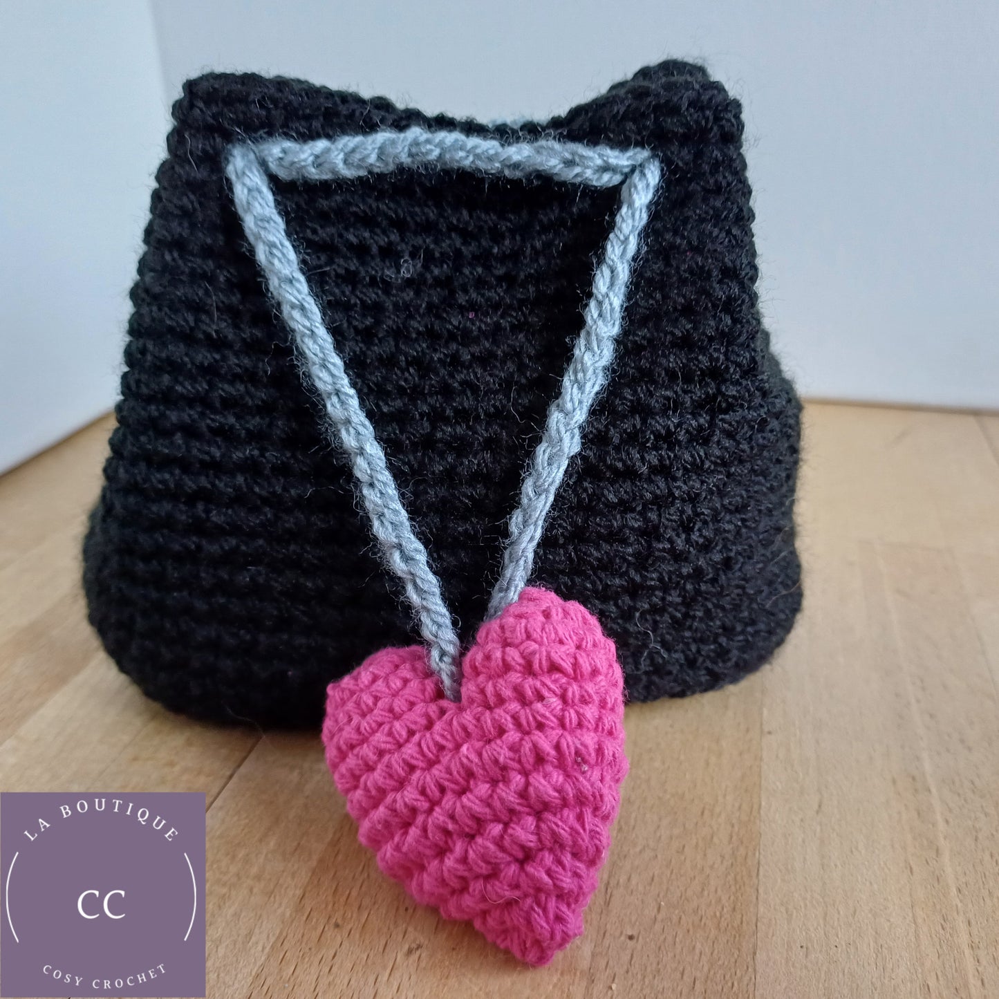 Petite pochette noire fermoir cœur