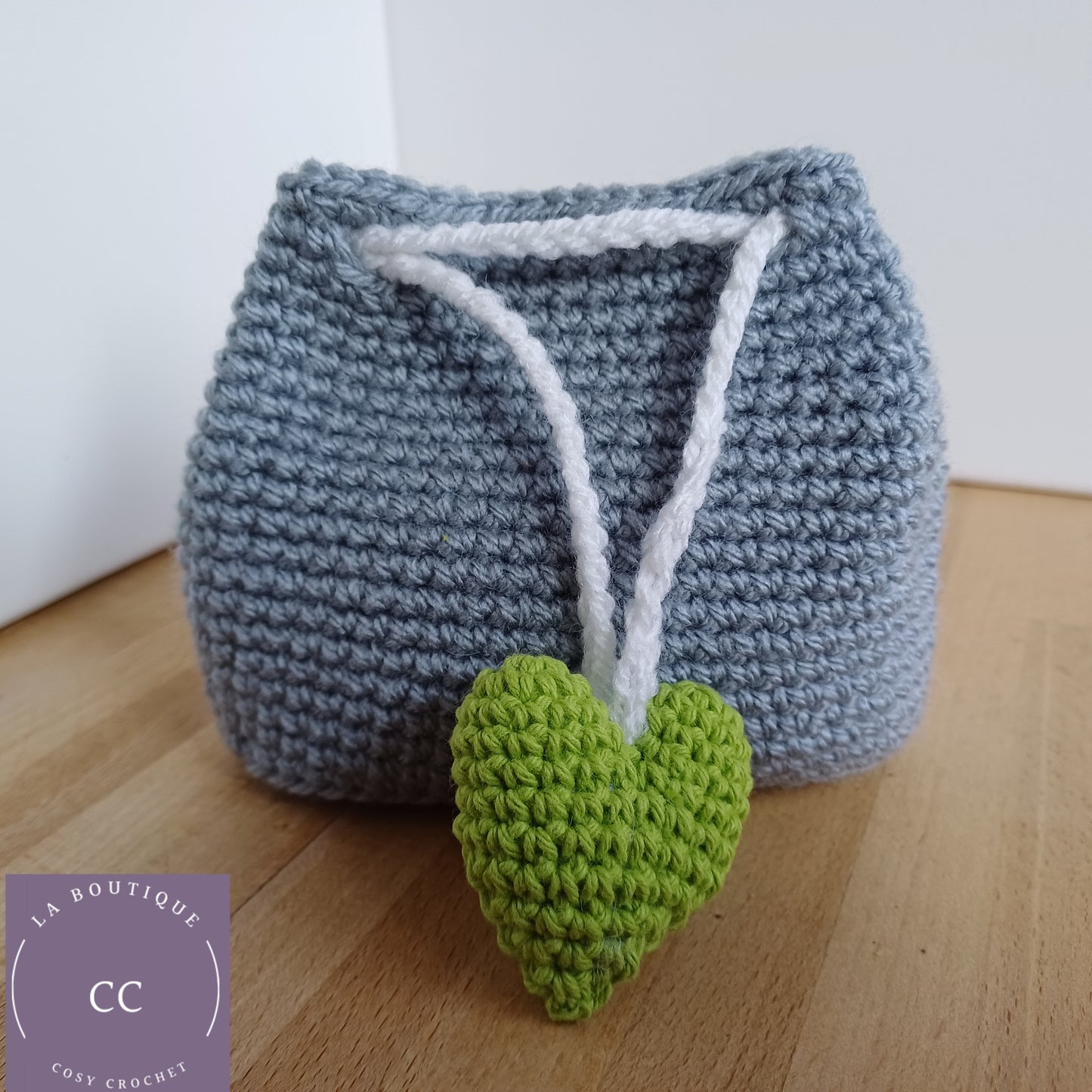 Petite pochette grise fermoir cœur