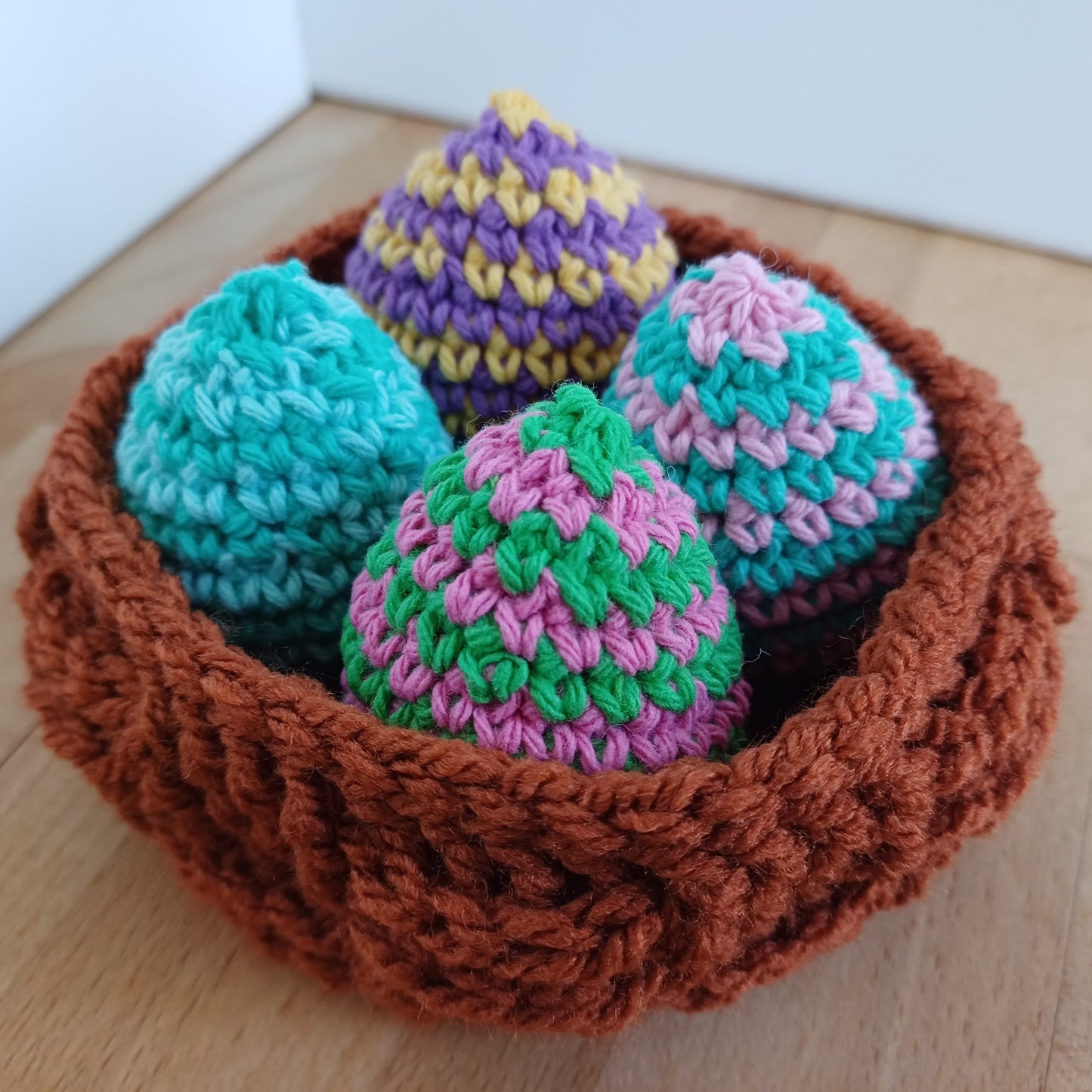 Petit panier œufs de Pâques marron