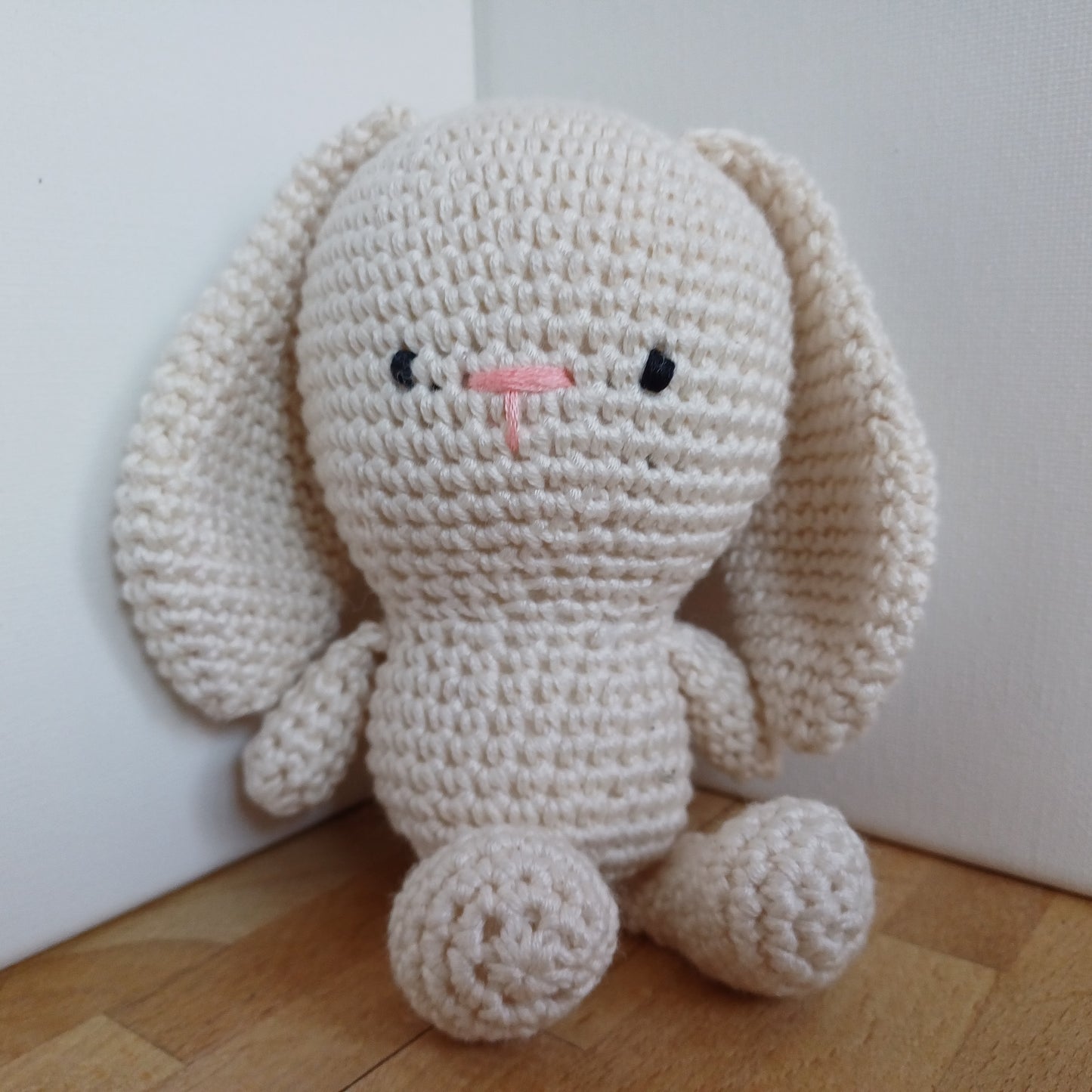 Lapin longues oreilles écru