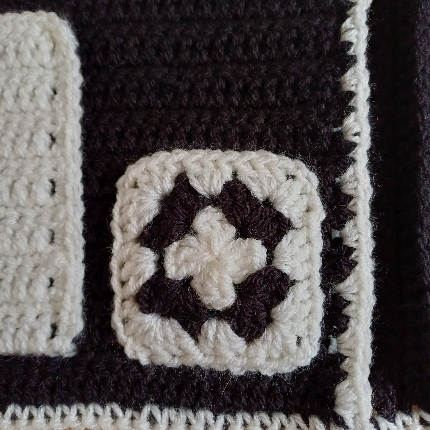 Etui pour carnet avec rangements noir et blanc