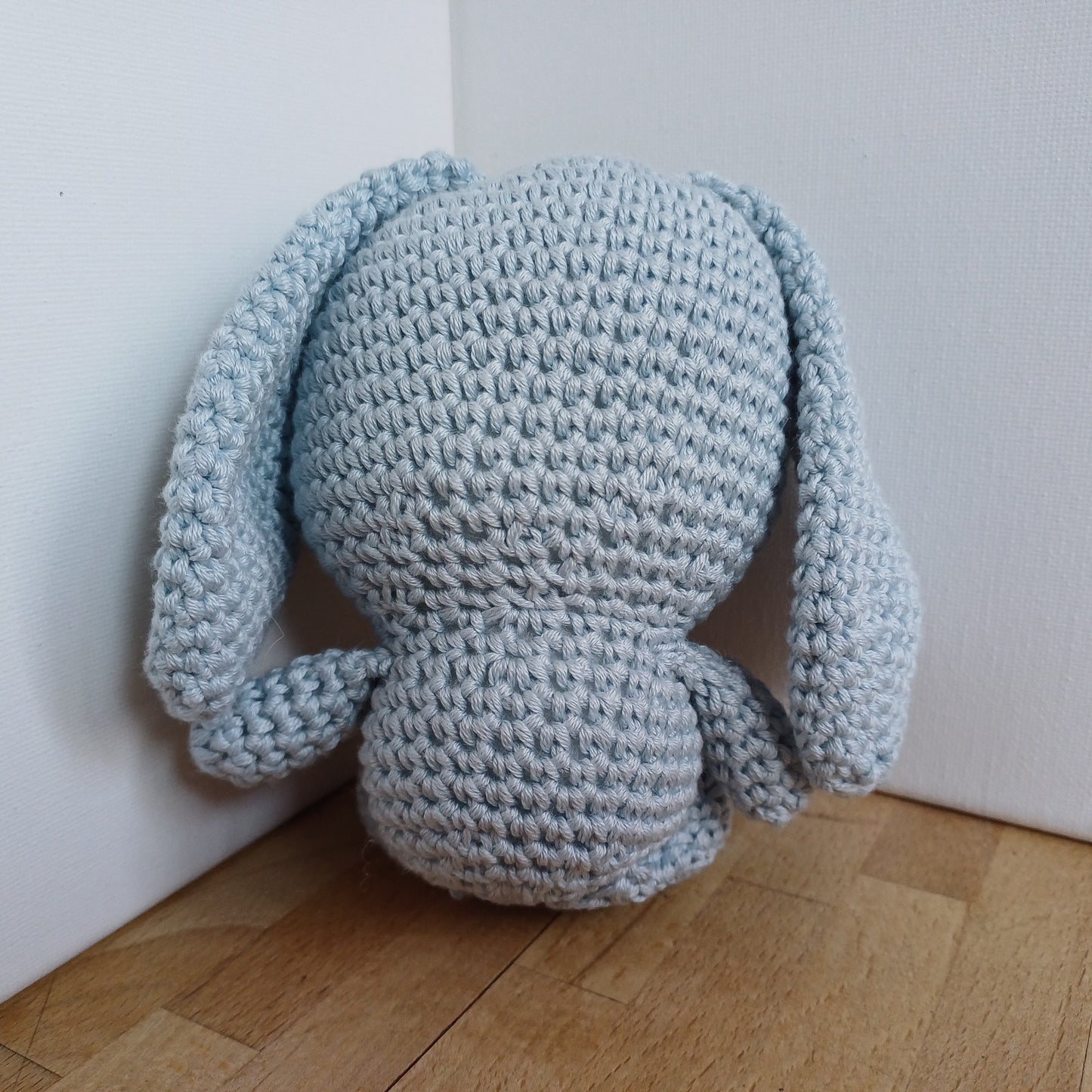 Lapin longues oreilles bleu