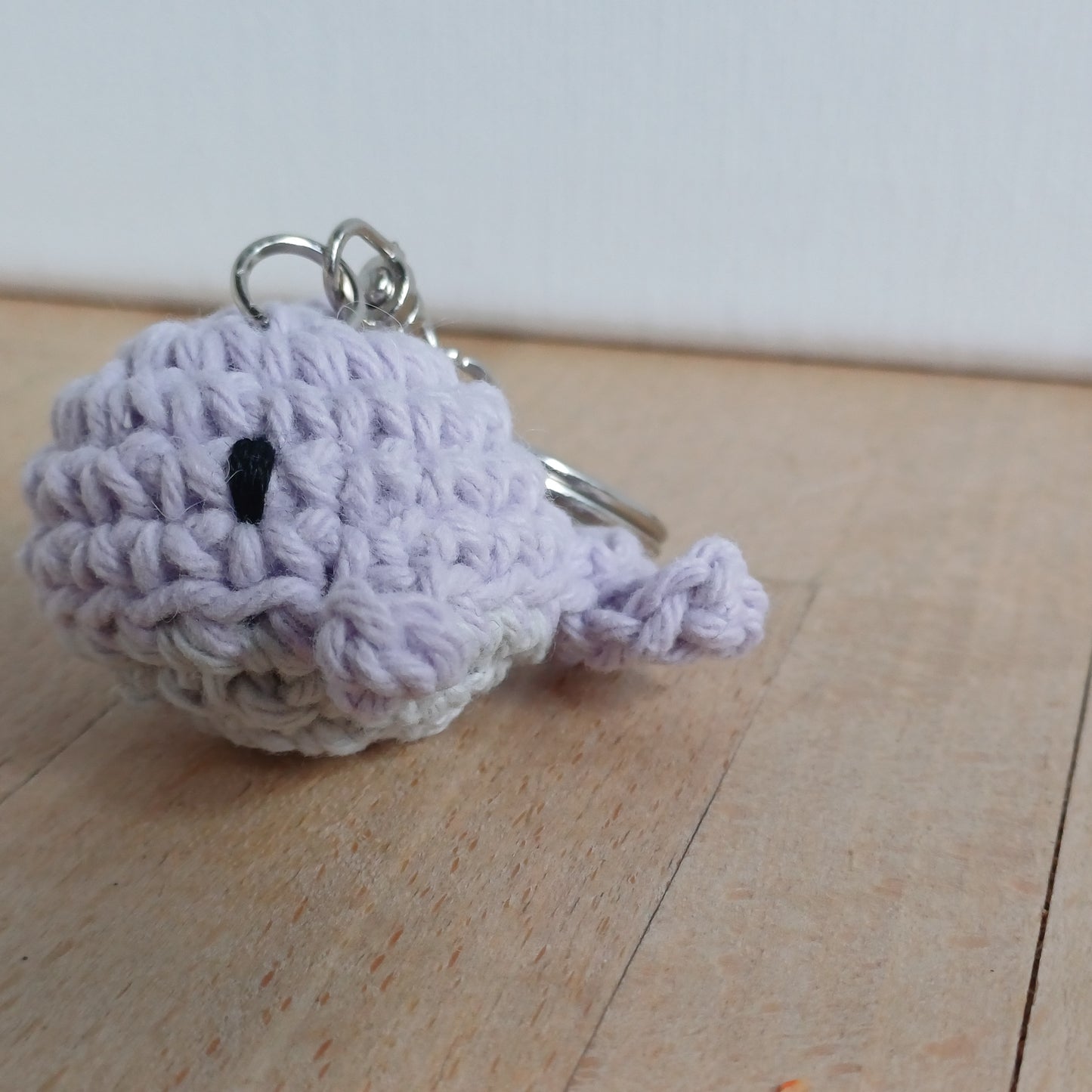 Porte-clés mini baleine mauve pastel