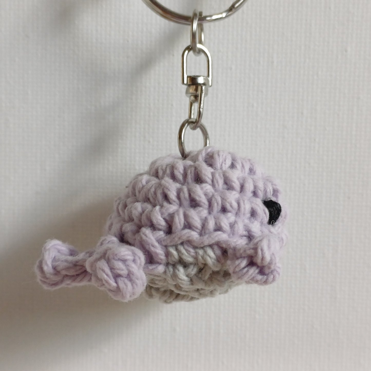 Porte-clés mini baleine mauve pastel
