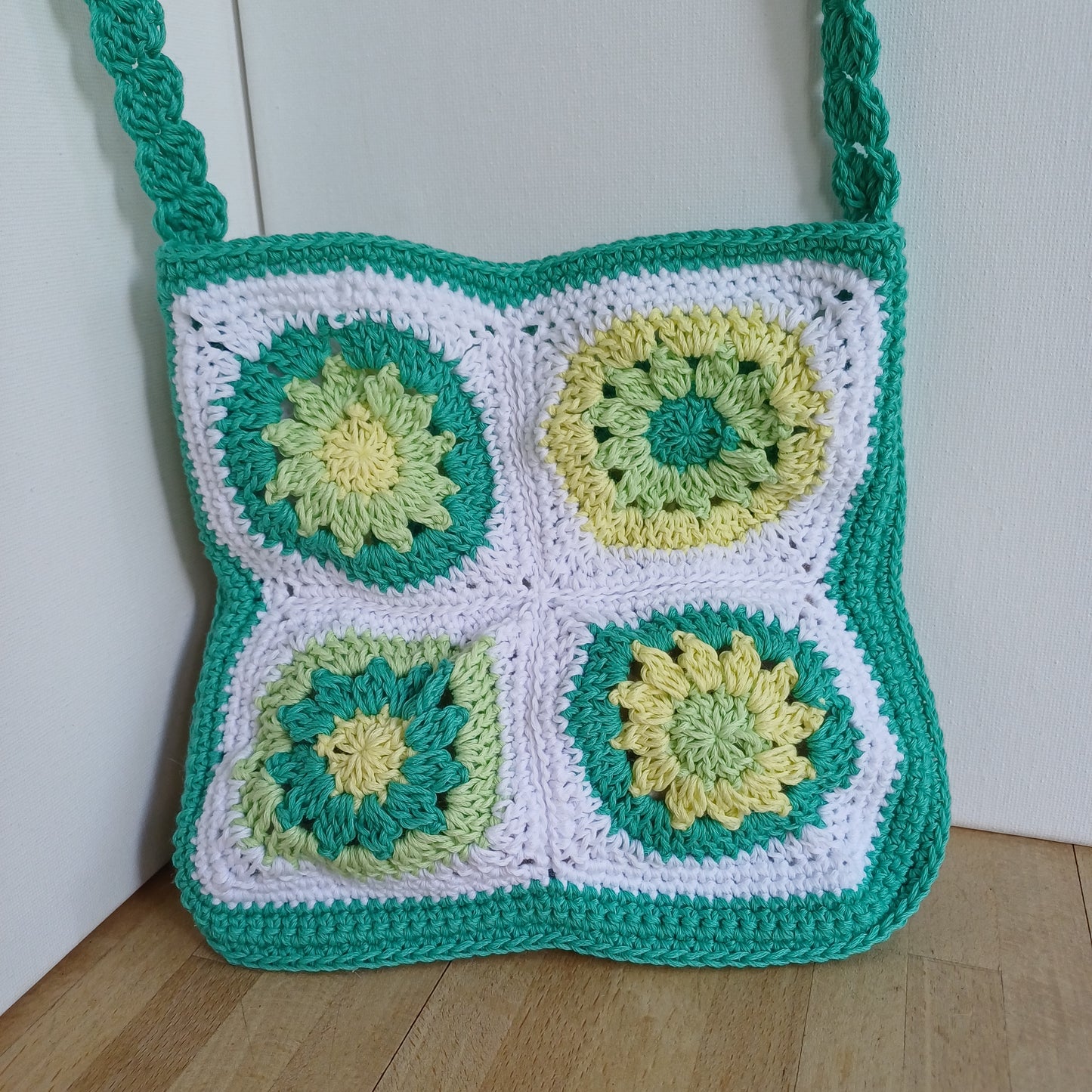 Petit sac fleuri vert