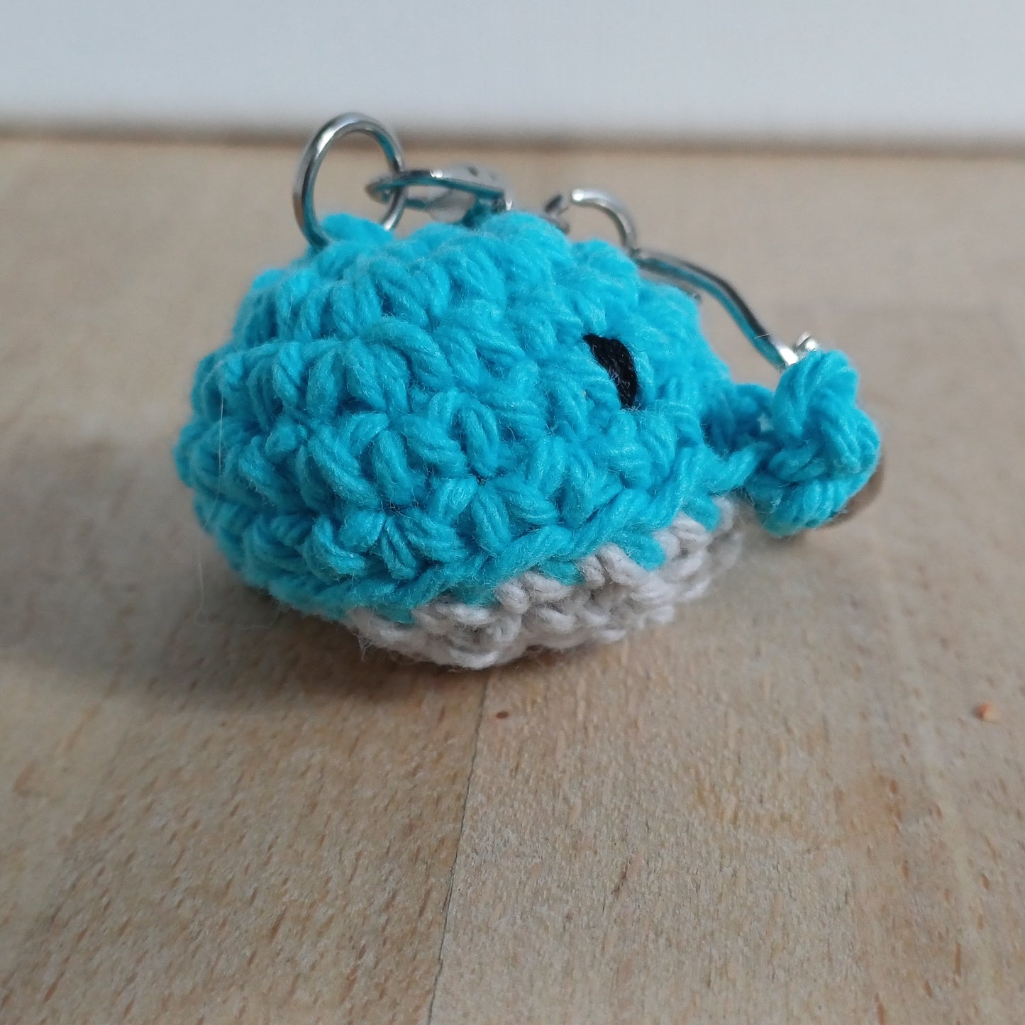Porte-clés mini baleine bleu ciel