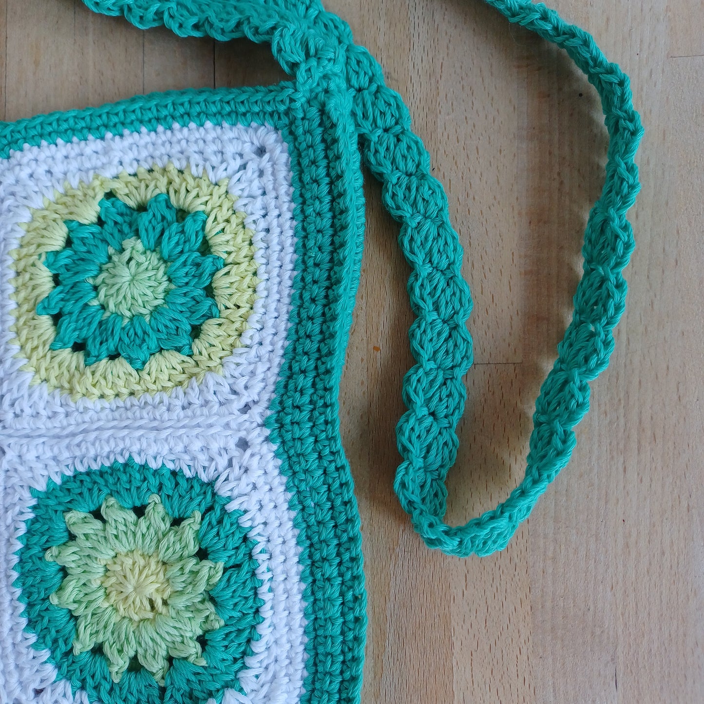 Petit sac fleuri vert