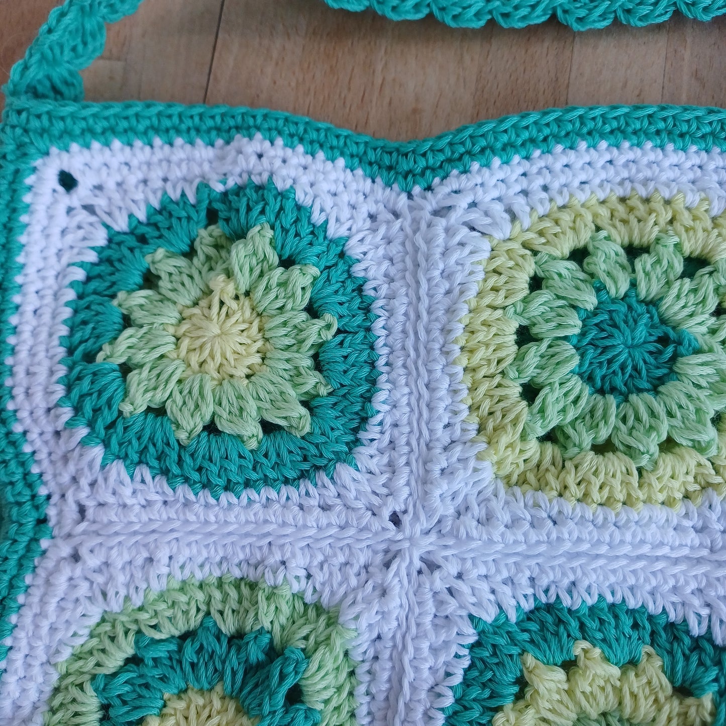 Petit sac fleuri vert