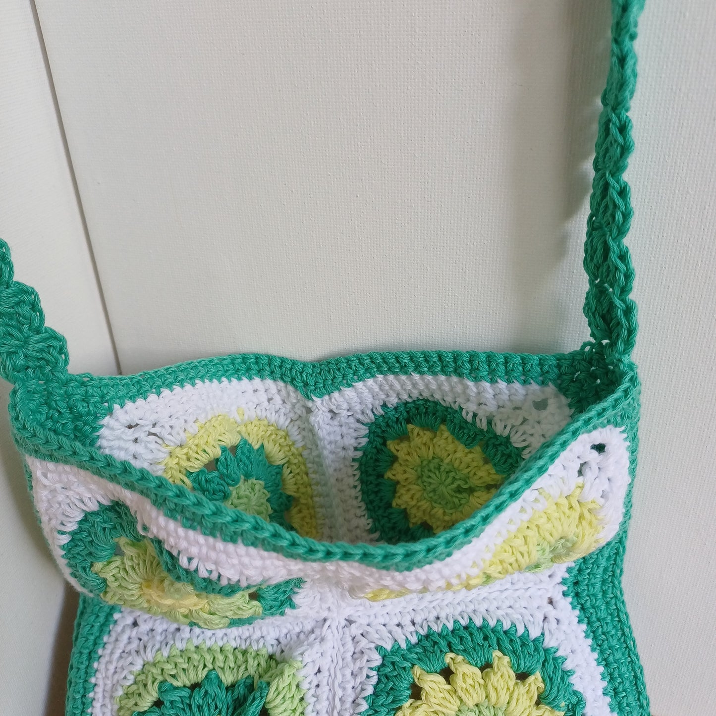 Petit sac fleuri vert