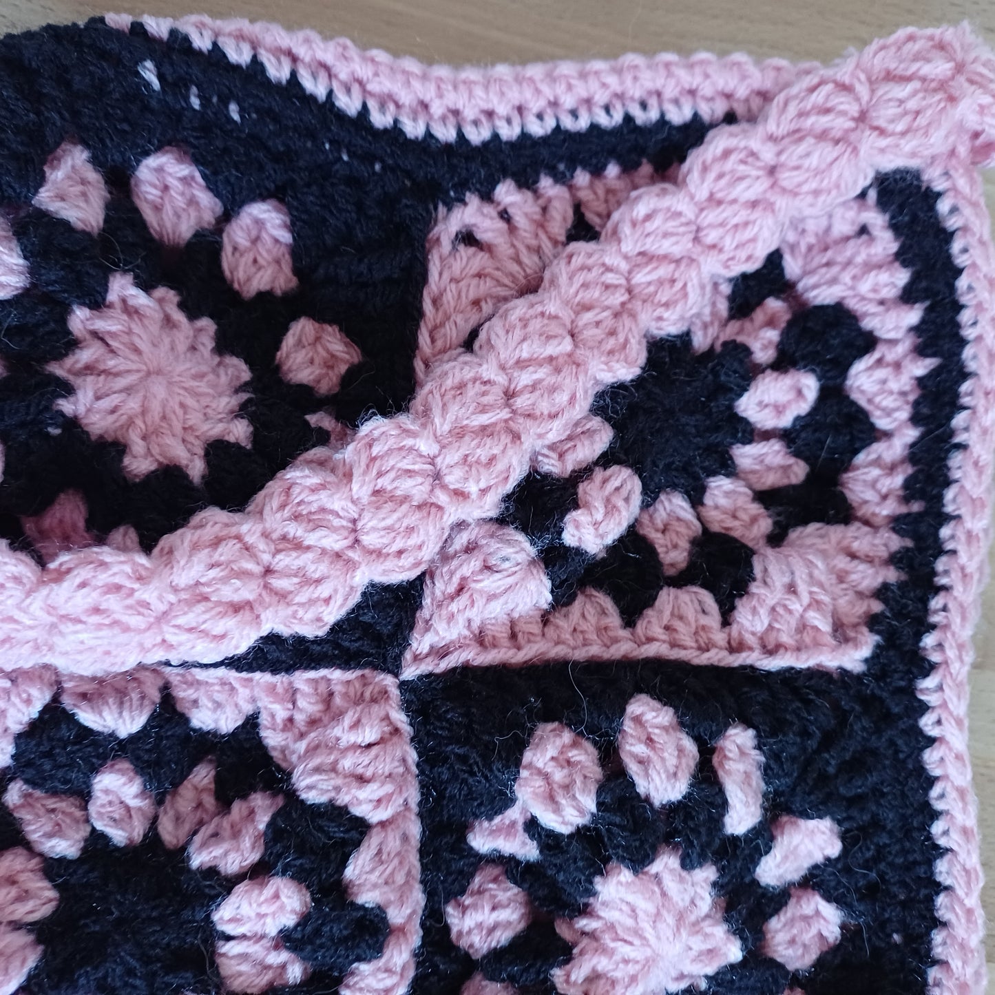 Grand sac bandoulière rose et noir