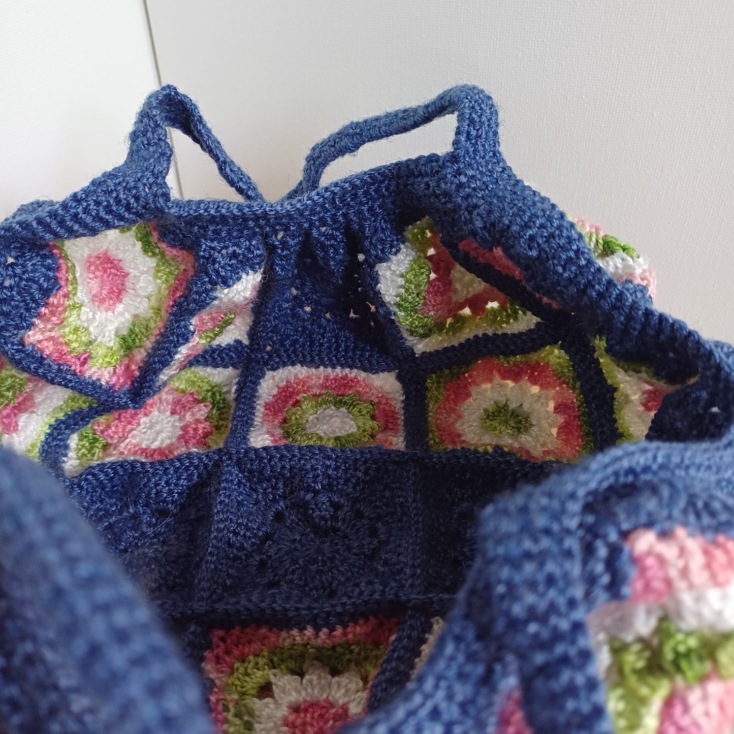 Panier bleu fleuri