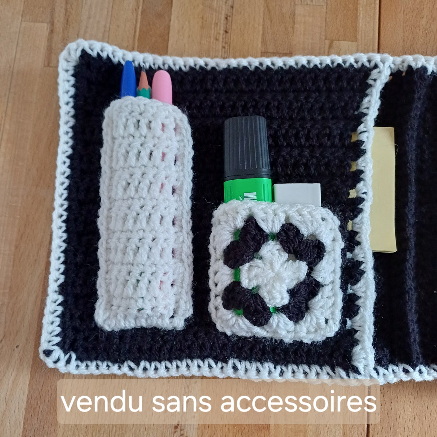 Etui pour carnet avec rangements noir et blanc