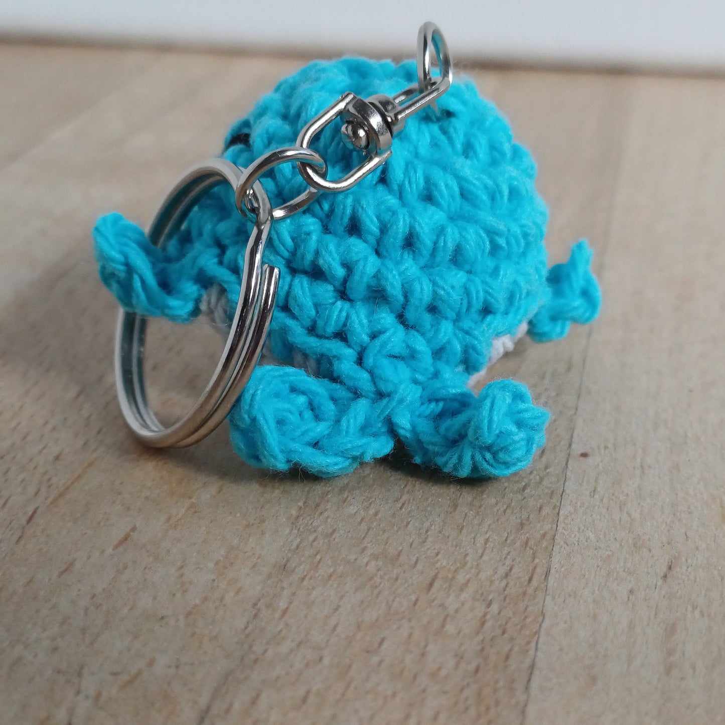 Porte-clés mini baleine bleu ciel