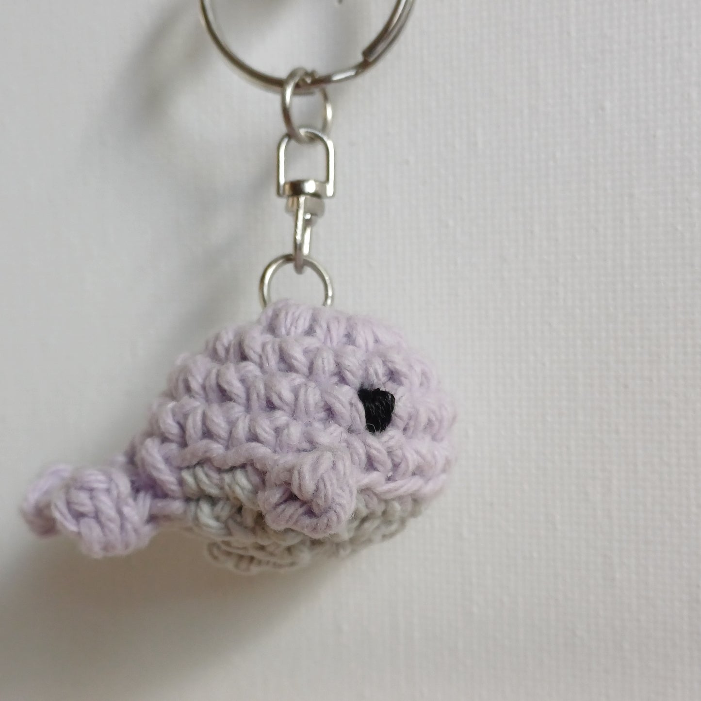 Porte-clés mini baleine mauve pastel