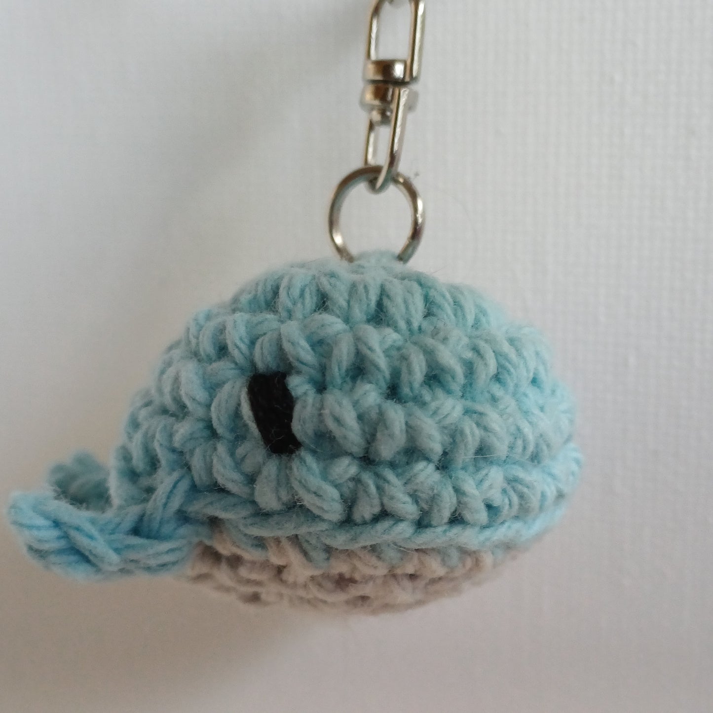Porte-clés mini baleine bleu pastel