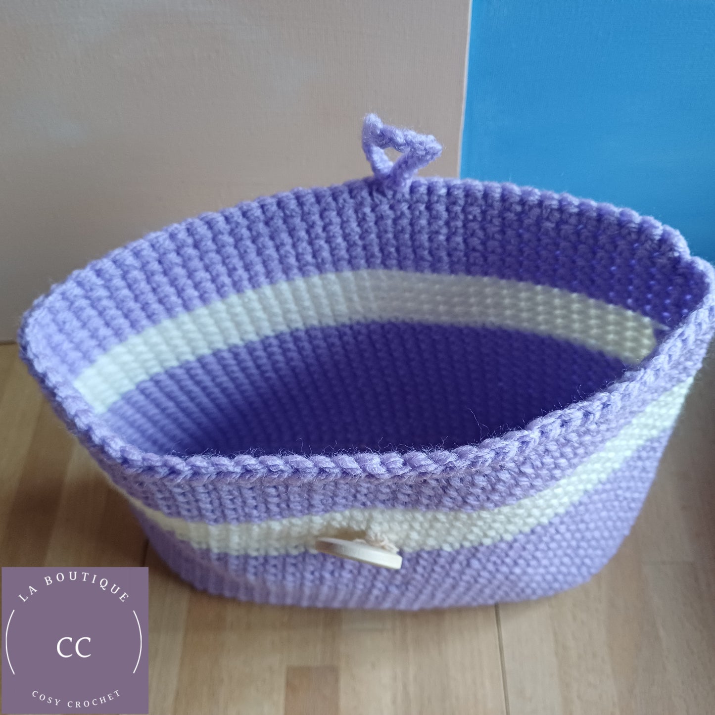 Trousse de toilette violette et blanche