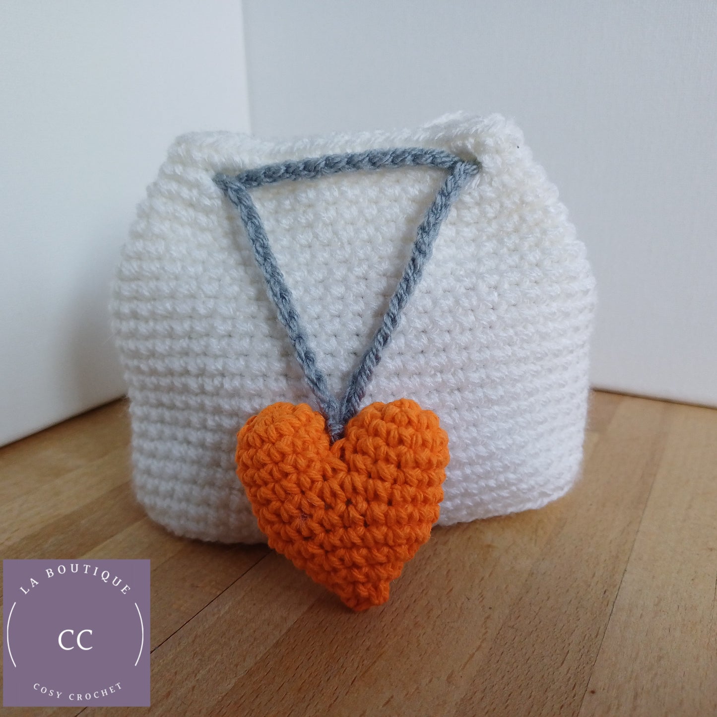 Petite pochette blanche fermoir cœur