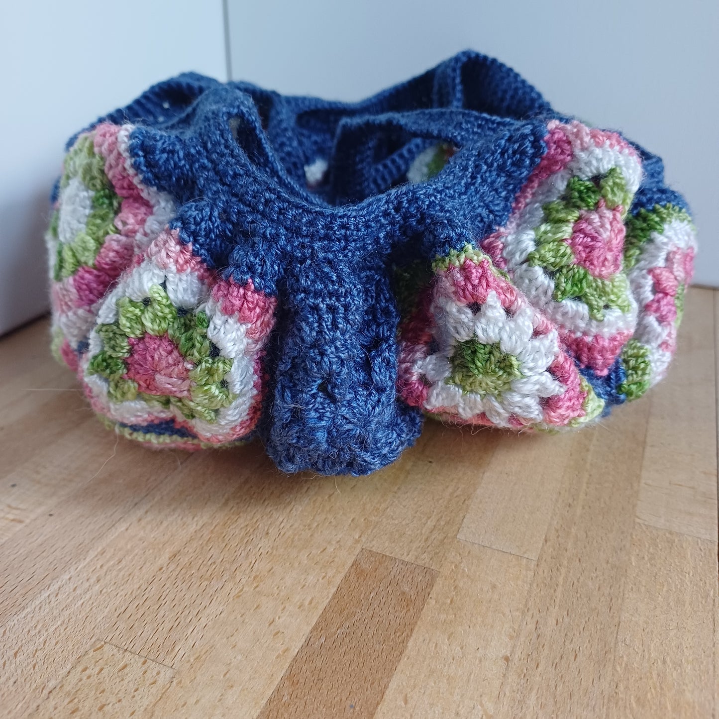 Panier bleu fleuri