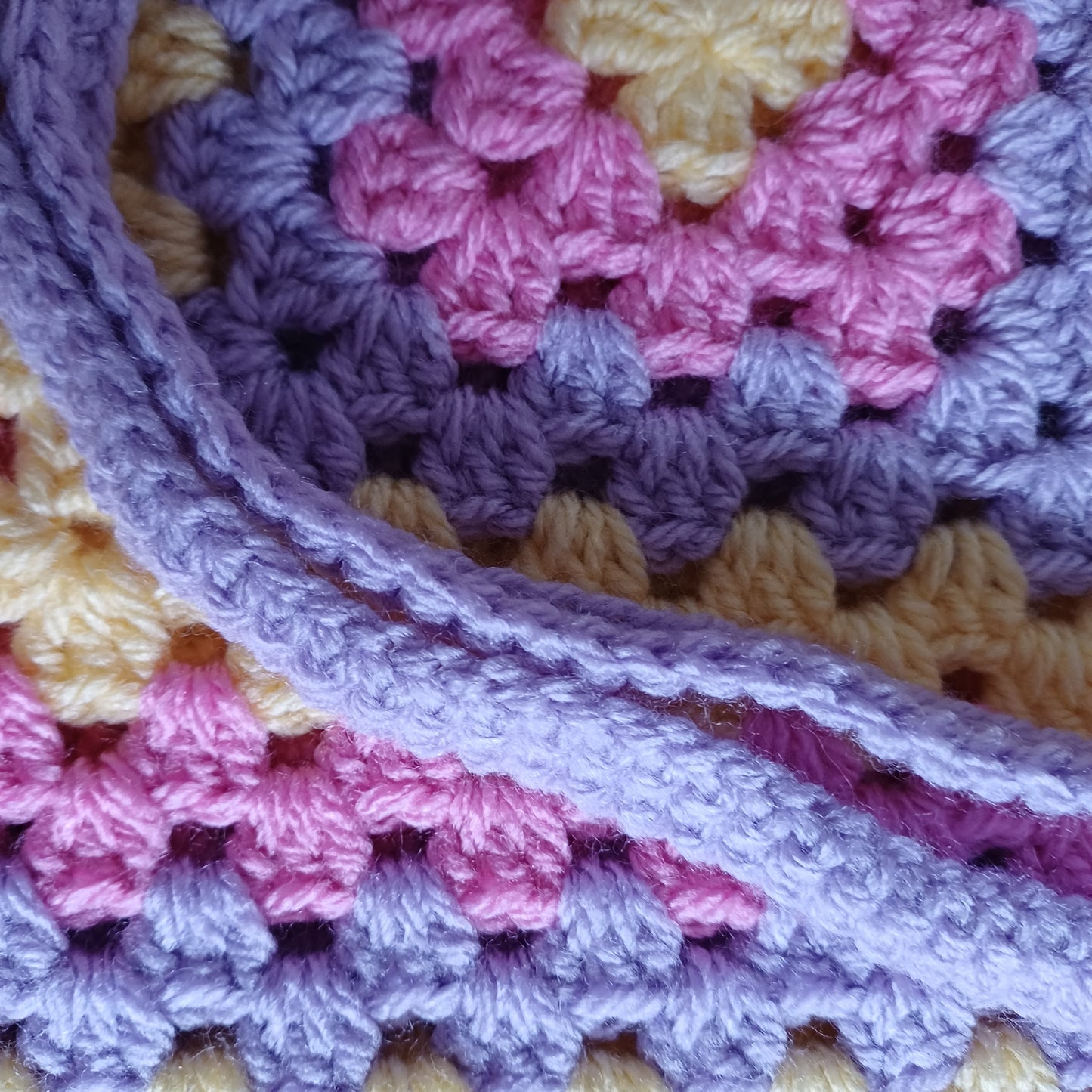 Tote bag jaune, violet et rose