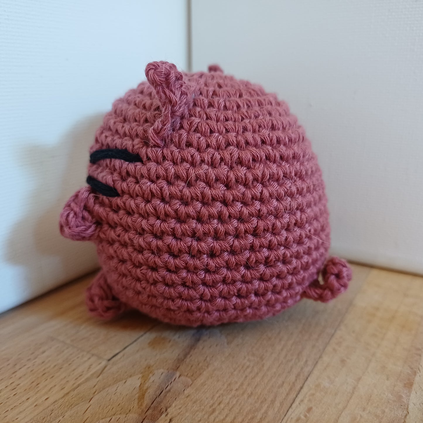 Chat squeeshy rose et blanc