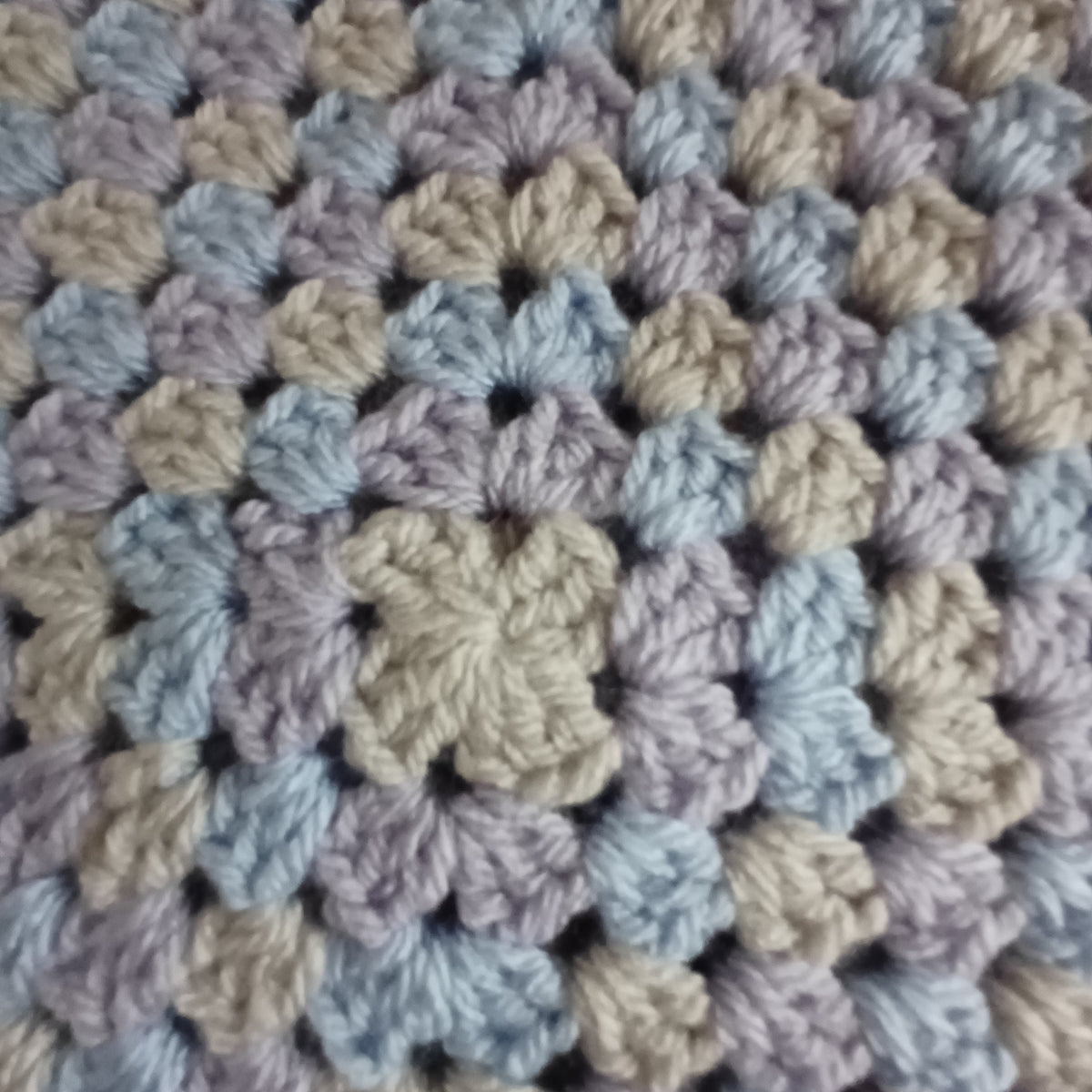 Pochette enveloppe pour livre gris, mauve et bleu pastel