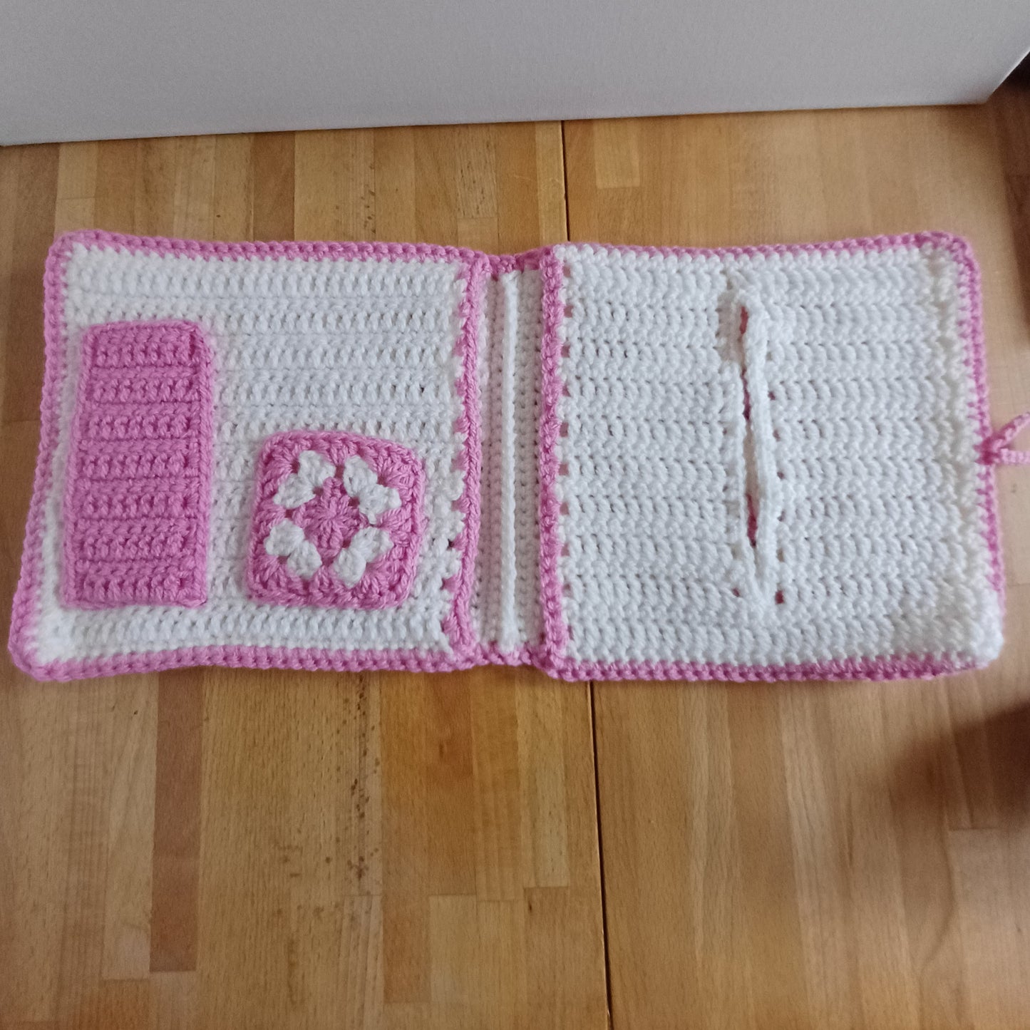 Etui pour carnet avec rangements rose et blanc