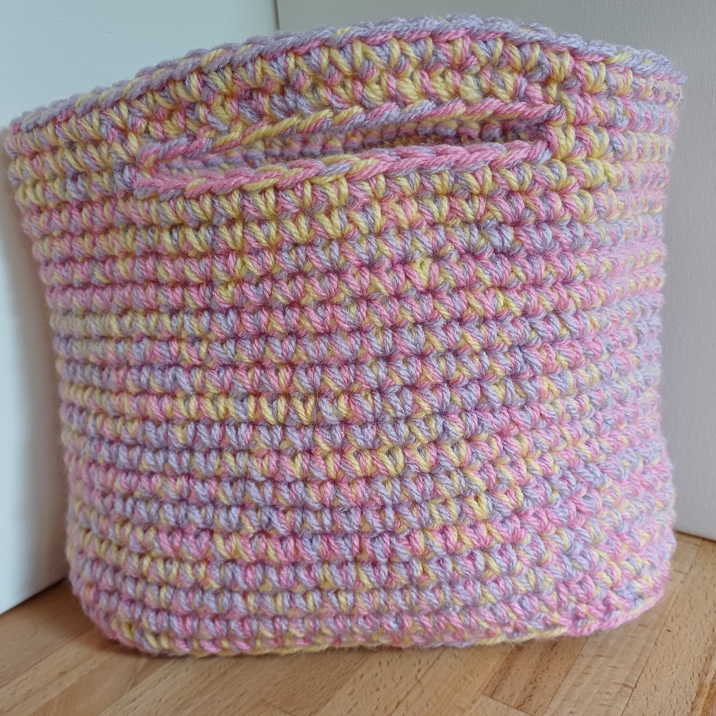 Panier sac multicolore jaune, violet et rose