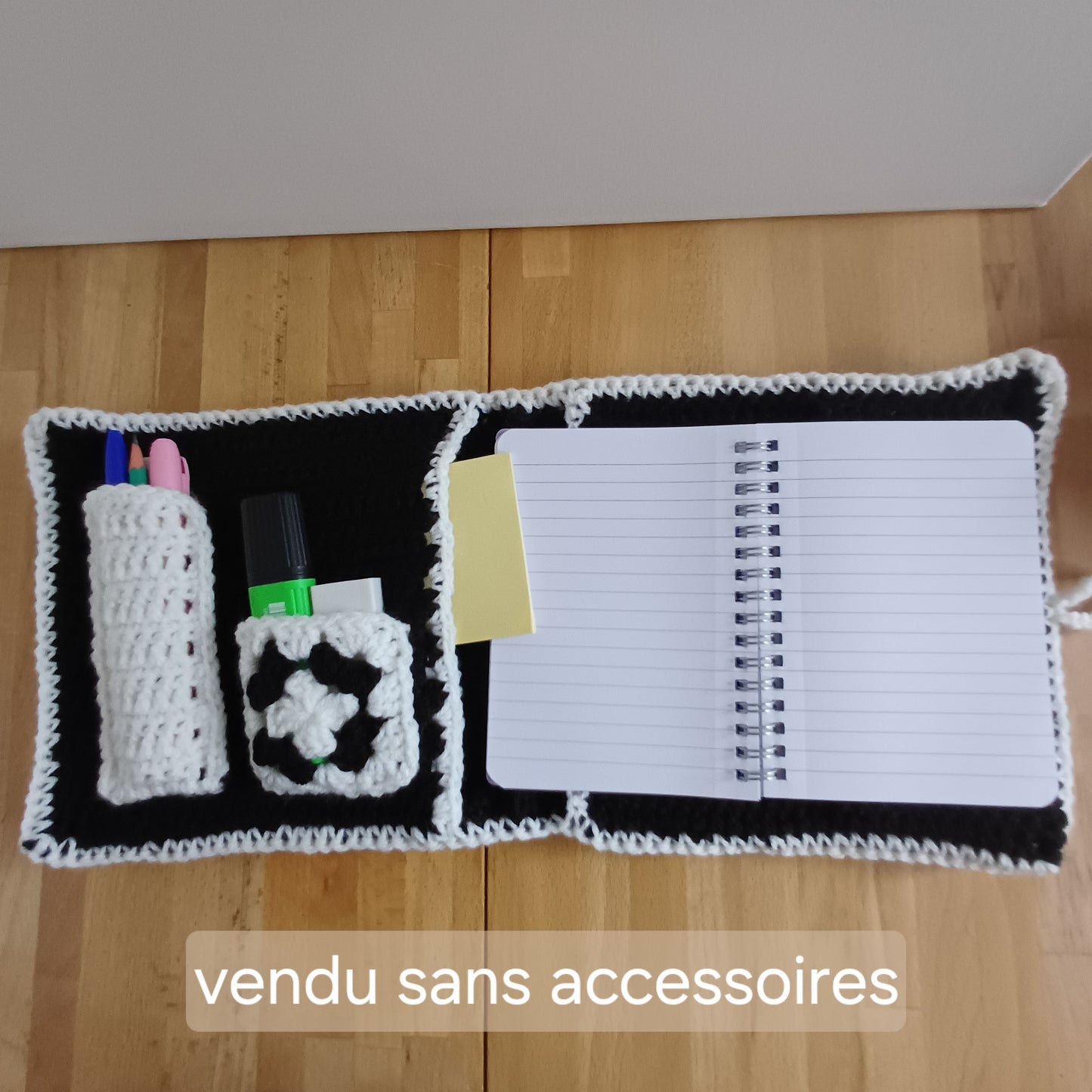 Etui pour carnet avec rangements noir et blanc