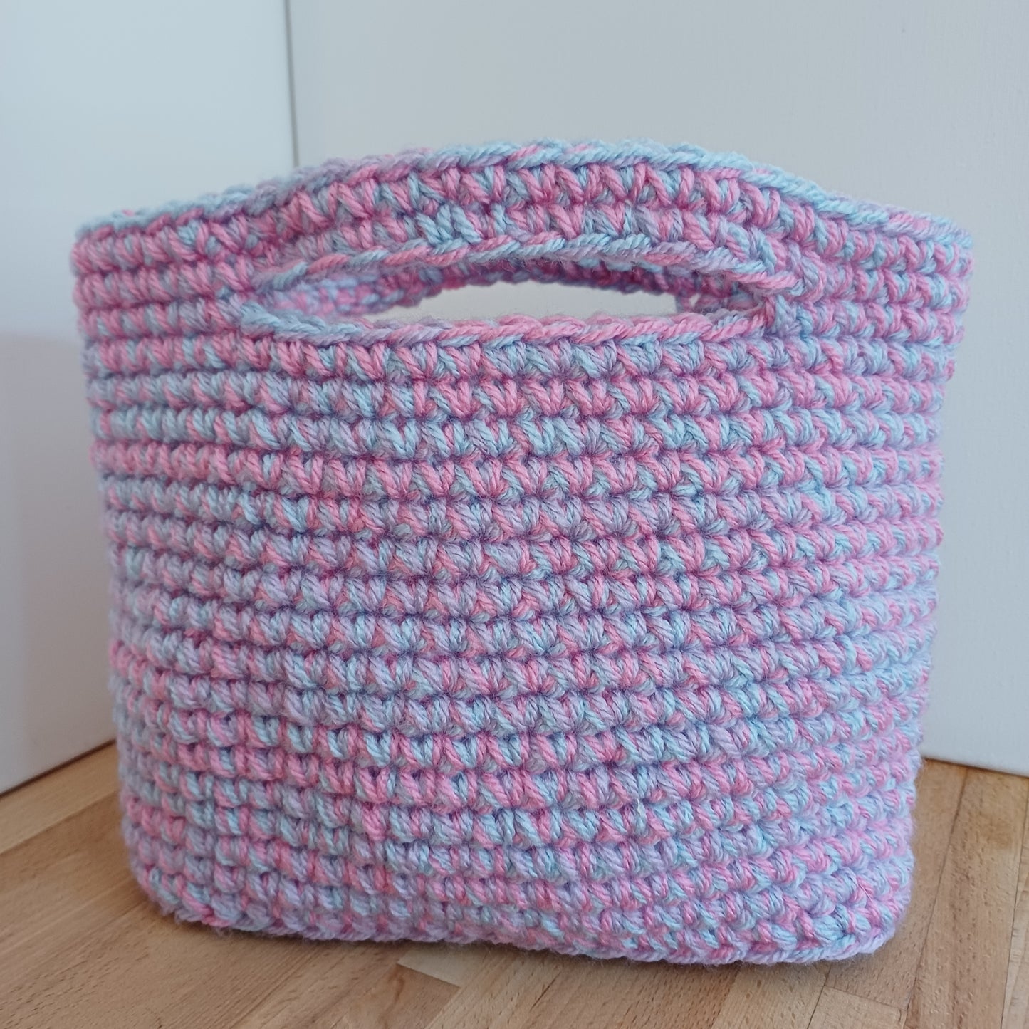 Panier sac multicolore bleu, violet et rose