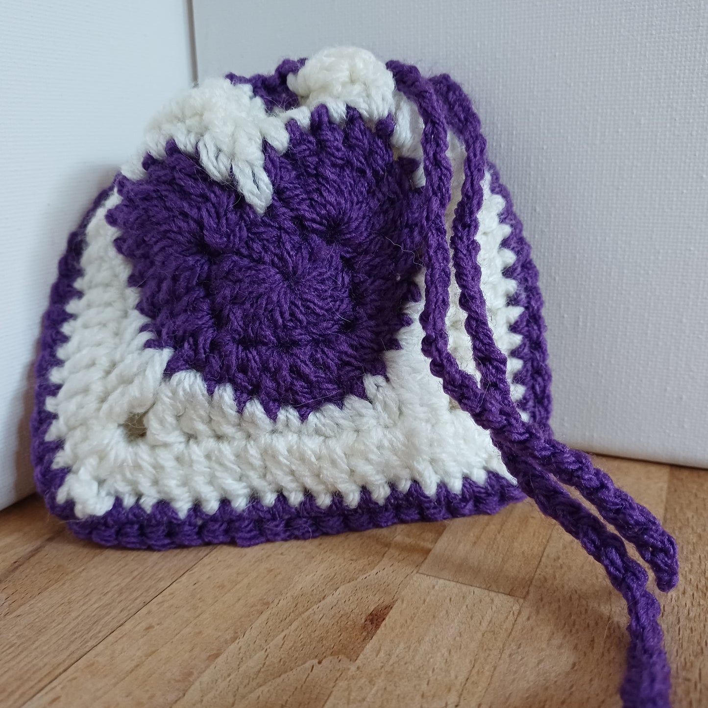Pochon granny coeur violet.