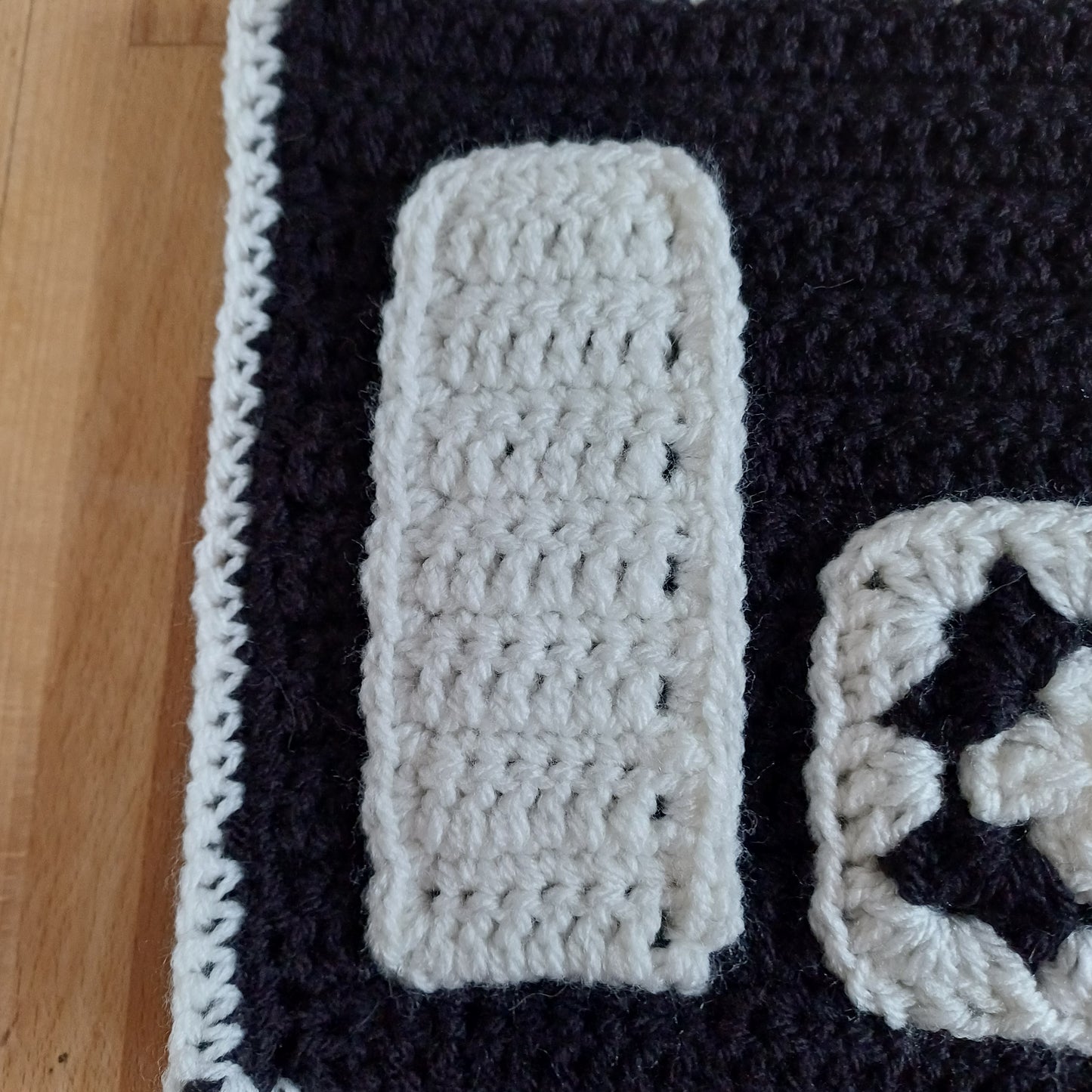 Etui pour carnet avec rangements noir et blanc