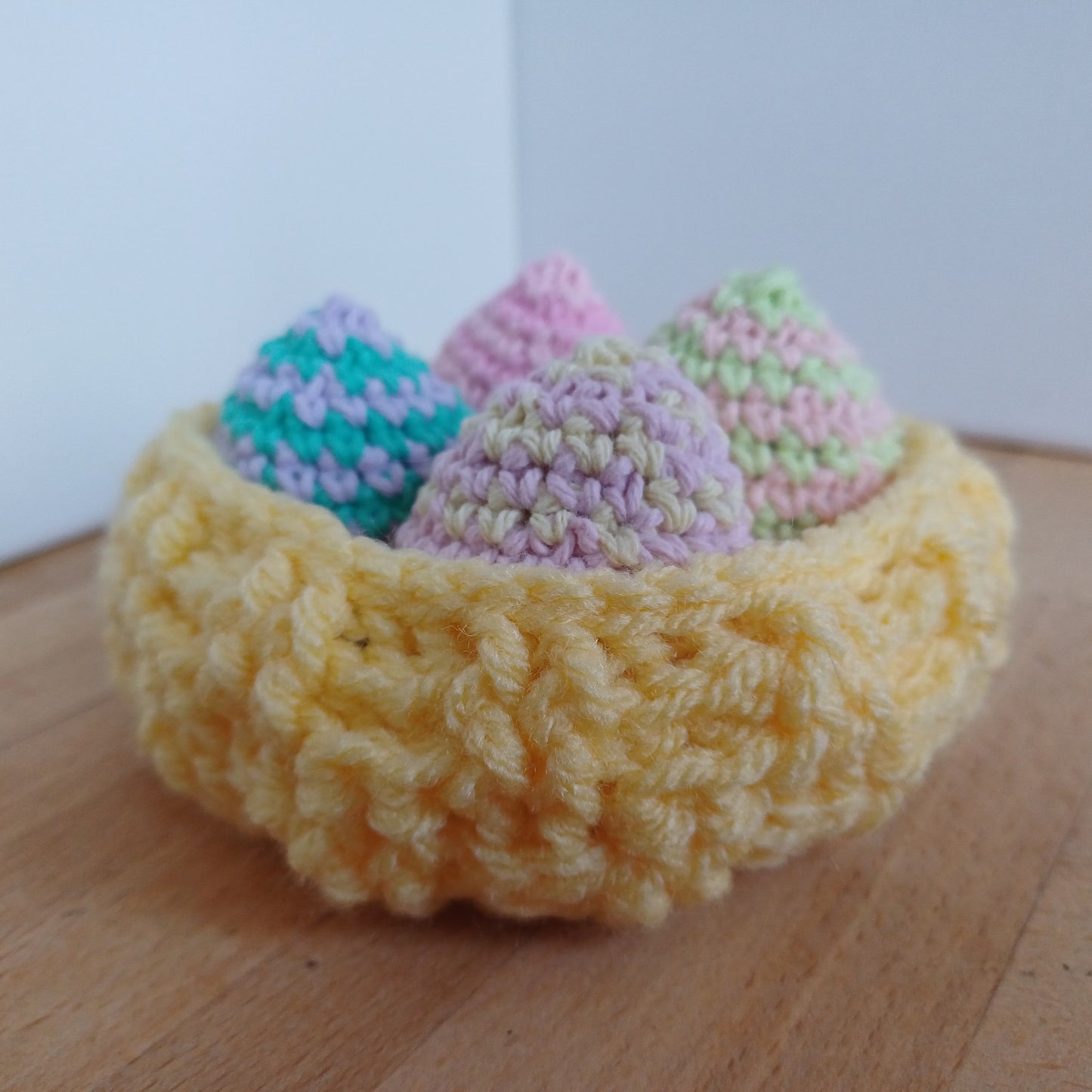 Petit panier oeufs de Pâques jaune