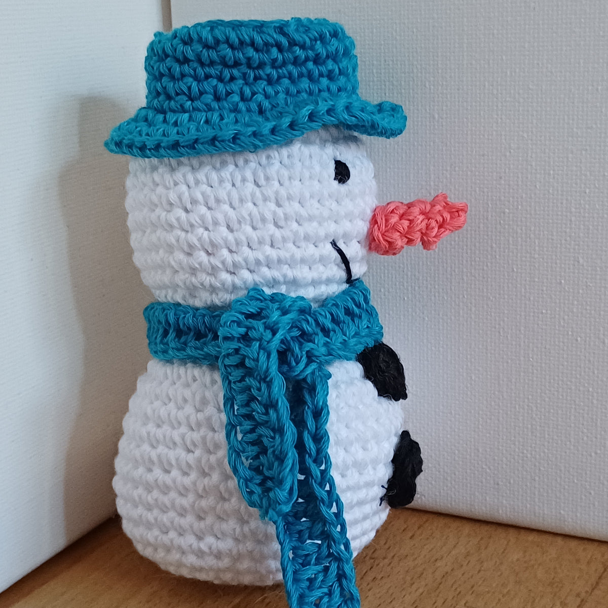 Petit bonhomme de neige bleu