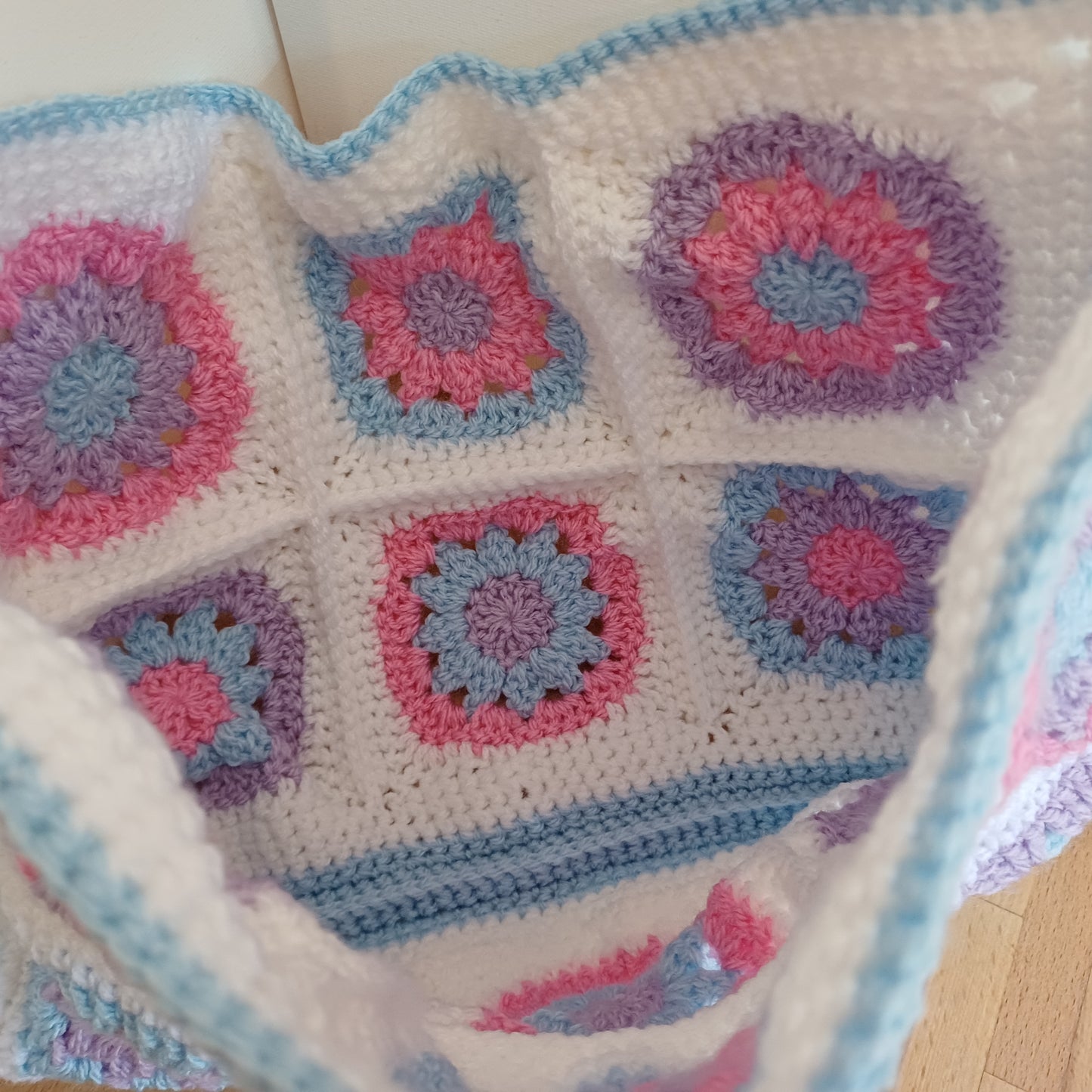Grand sac bandoulière bleu, violet et rose
