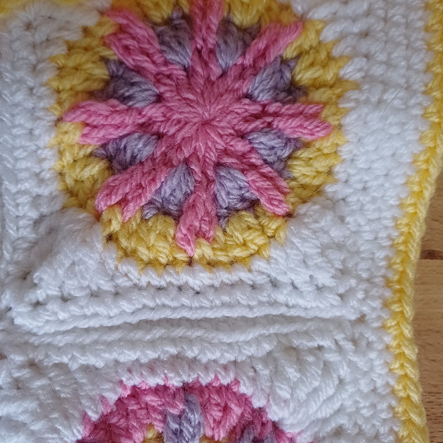 Grand sac bandoulière jaune, violet et rose