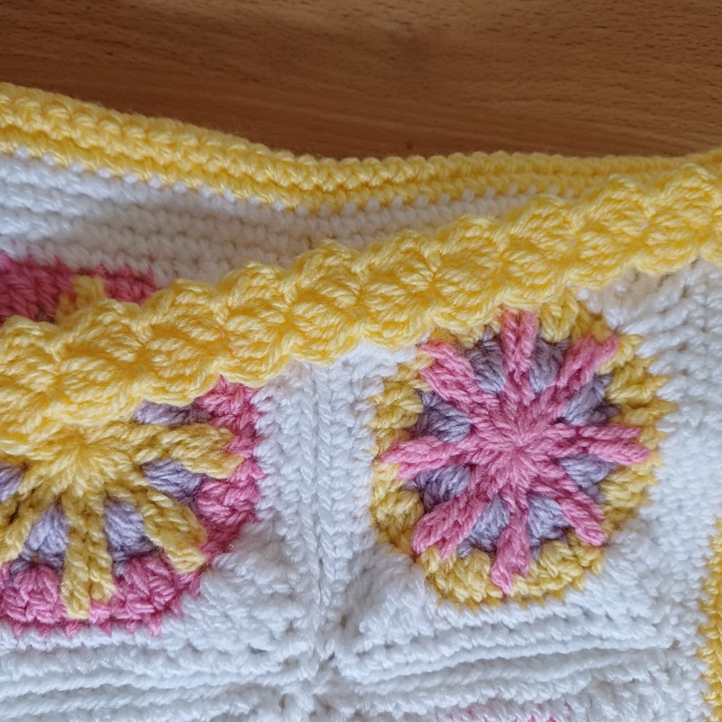 Grand sac bandoulière jaune, violet et rose