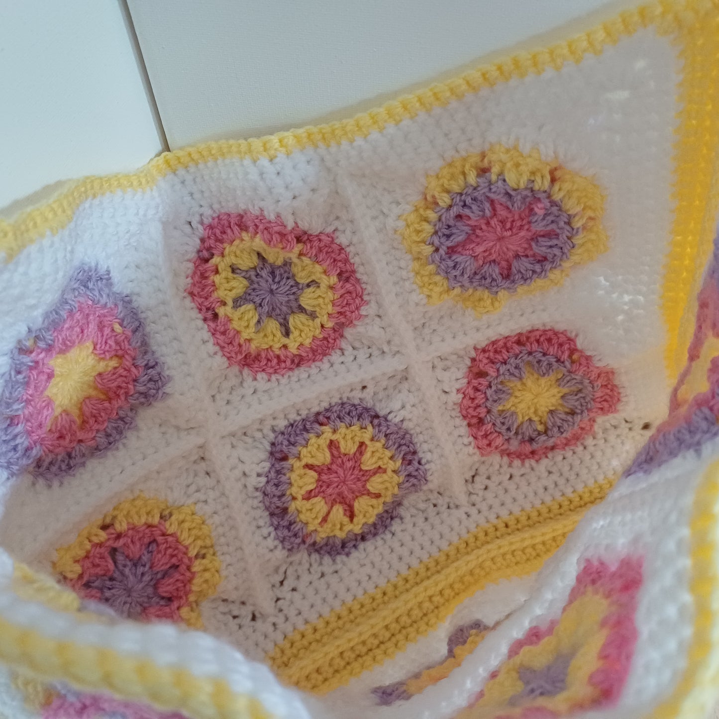 Grand sac bandoulière jaune, violet et rose