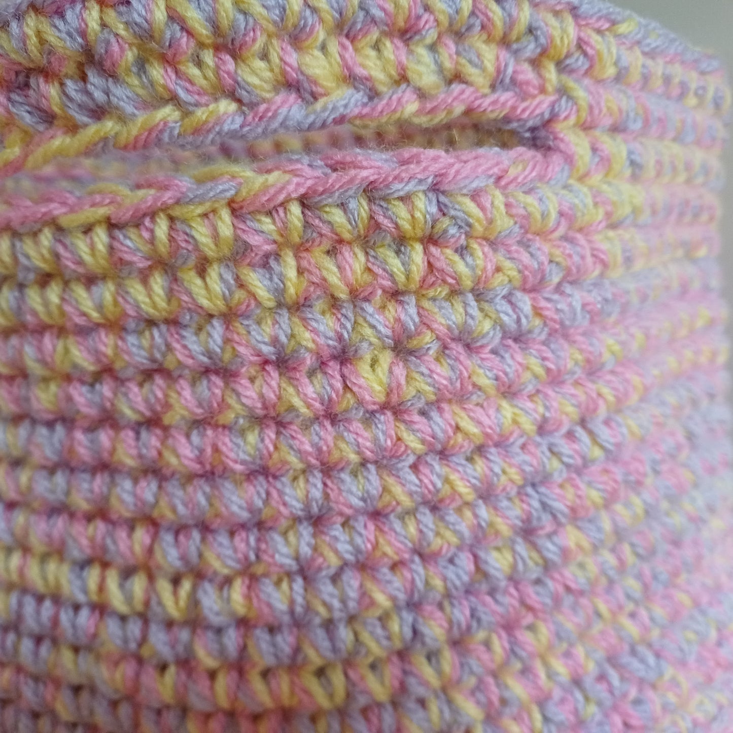 Panier sac multicolore jaune, violet et rose