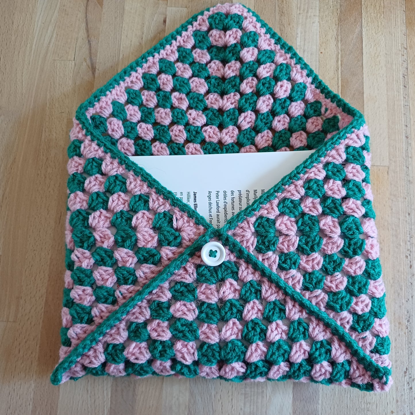 Pochette enveloppe pour livre vert foncé et rose