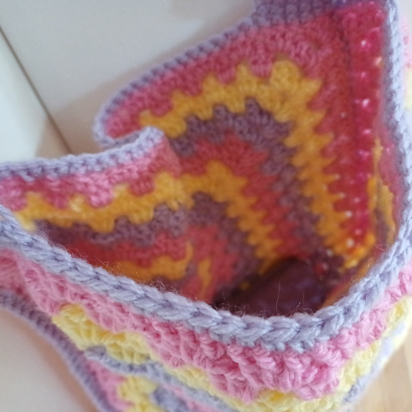Tote bag jaune, violet et rose