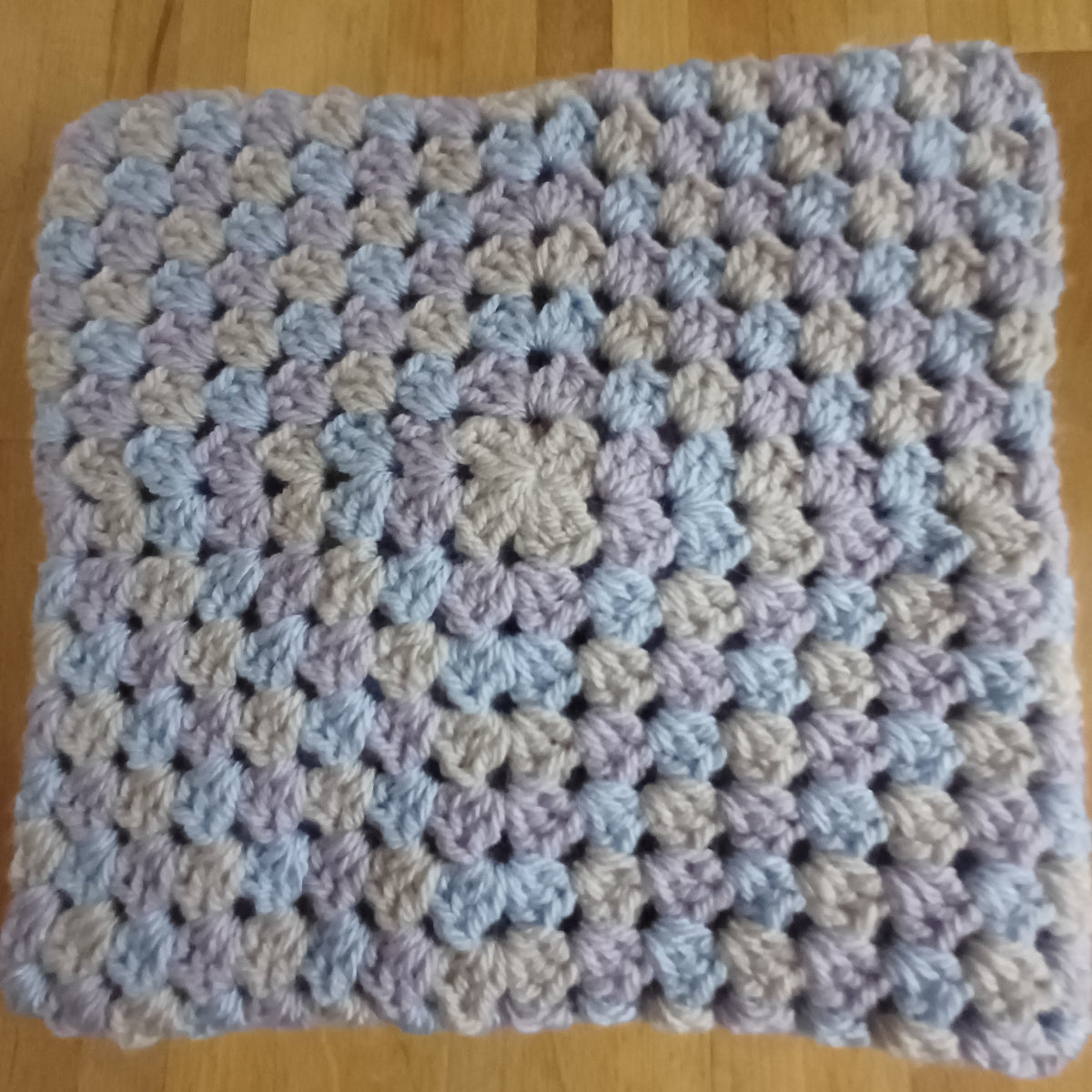 Pochette enveloppe pour livre gris, mauve et bleu pastel