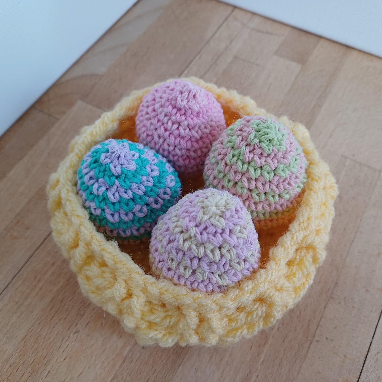 Petit panier oeufs de Pâques jaune