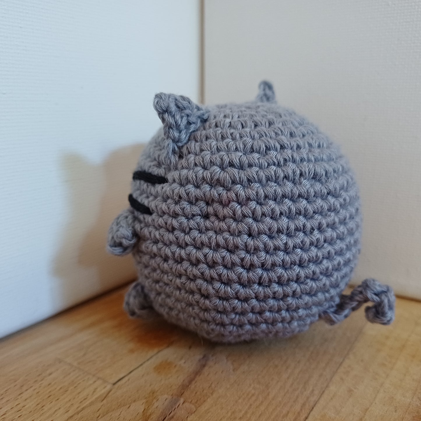Chat squeeshy gris et blanc