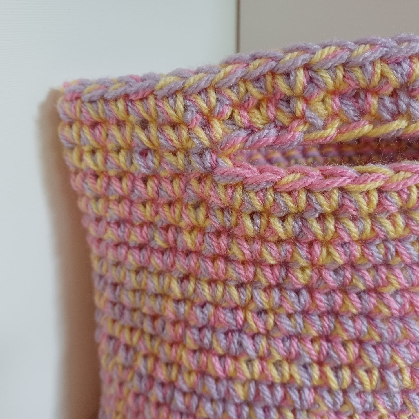 Panier sac multicolore jaune, violet et rose