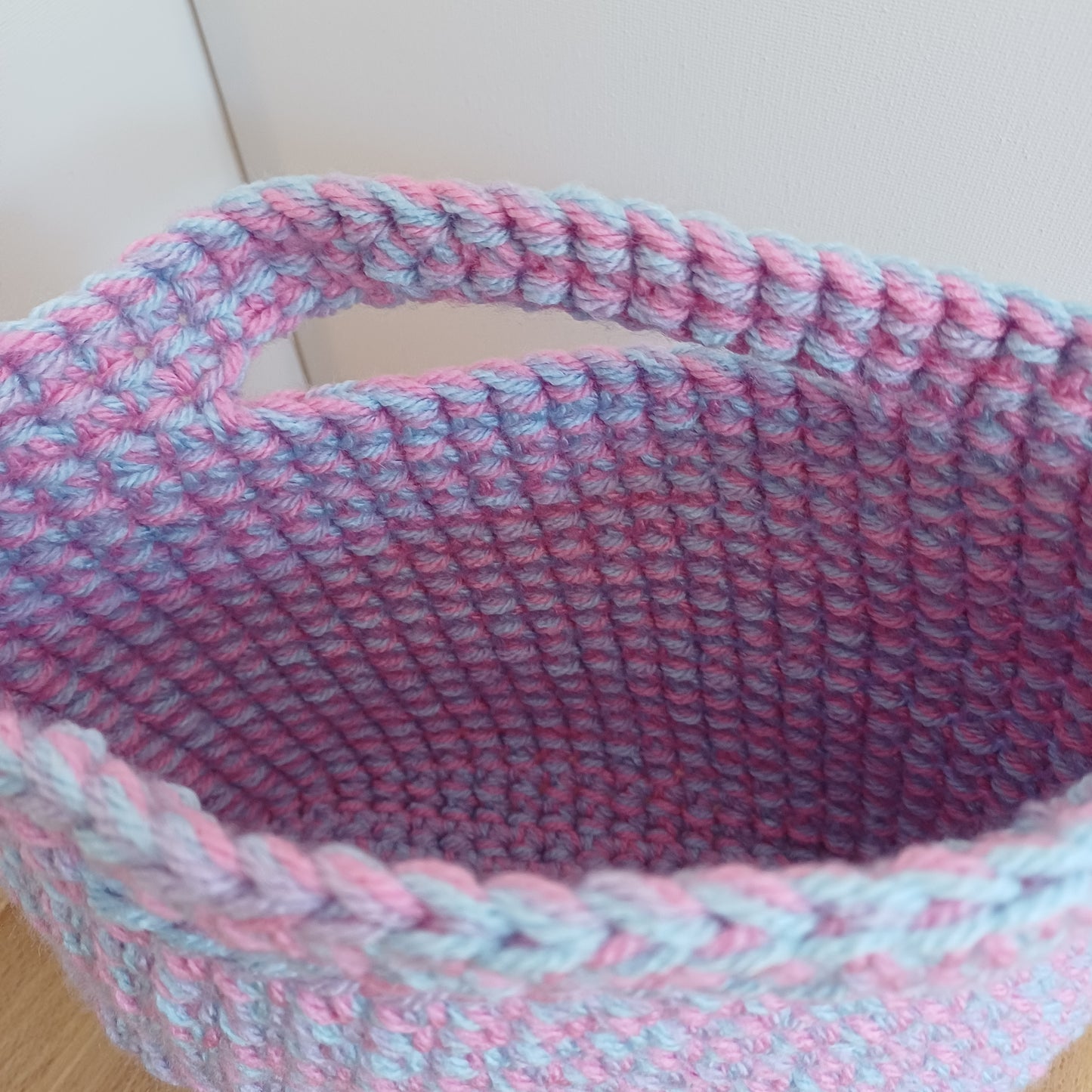 Panier sac multicolore bleu, violet et rose