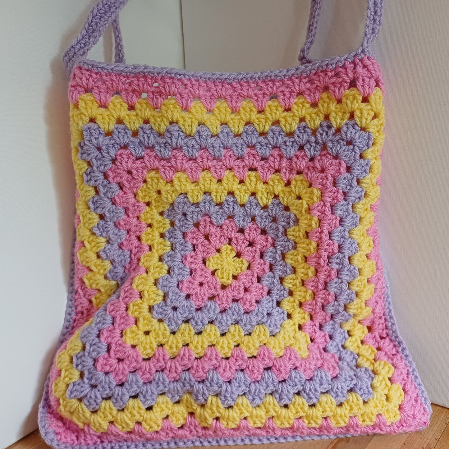 Tote bag jaune, violet et rose