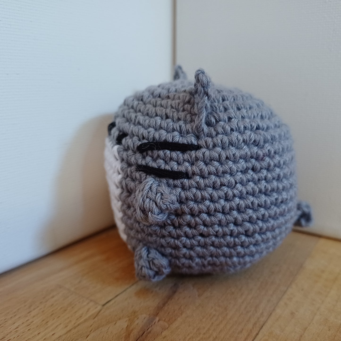 Chat squeeshy gris et blanc