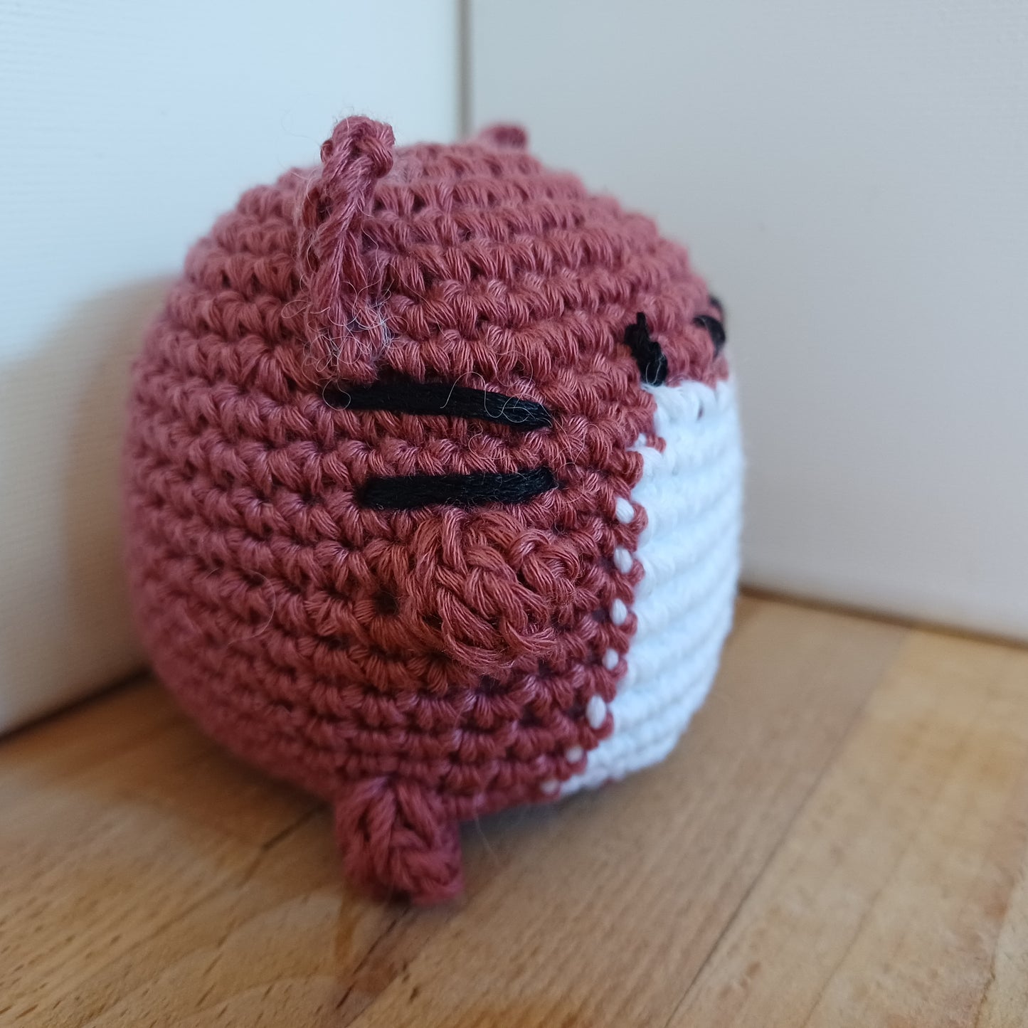 Chat squeeshy rose et blanc