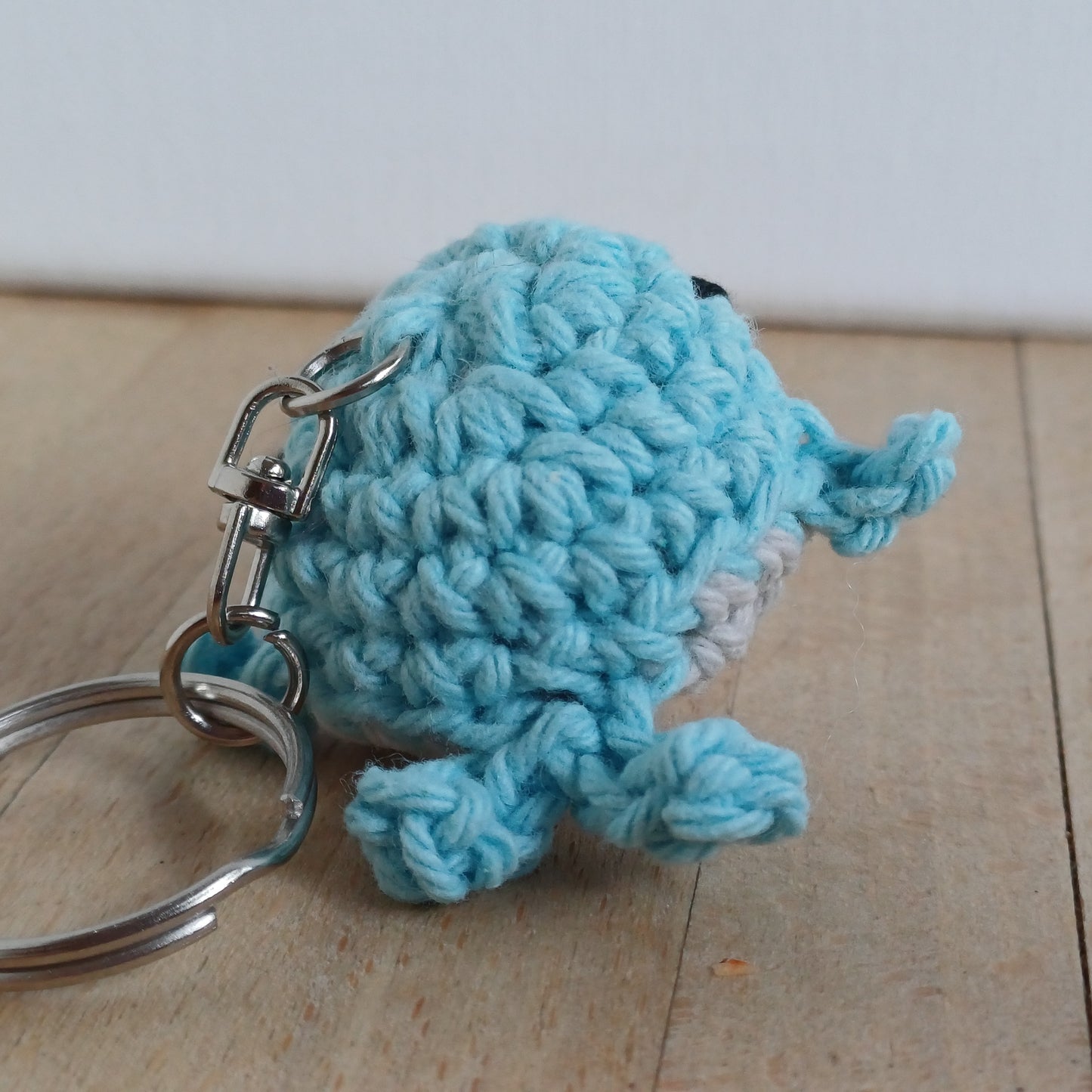 Porte-clés mini baleine bleu pastel